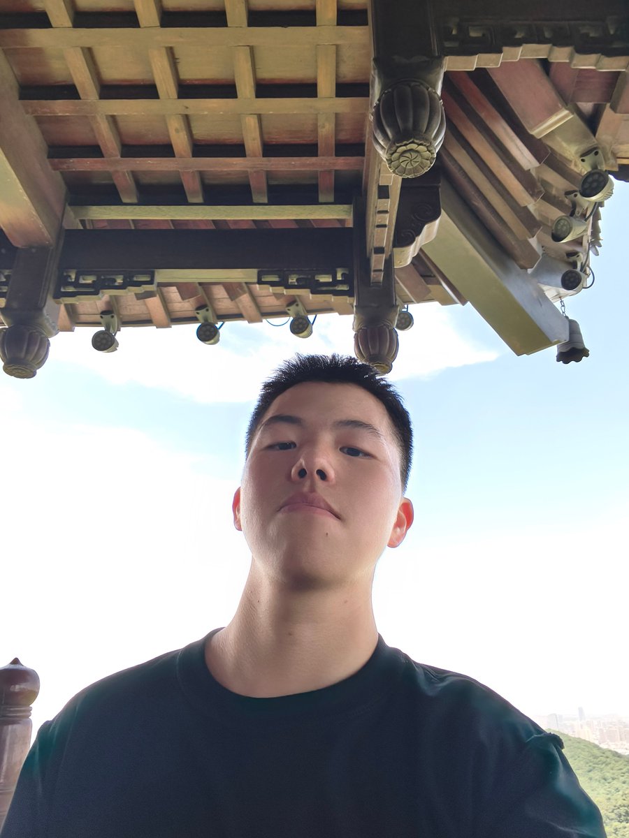 NIAIL0328's tweet photo. 人前人后
#人前人后 #军犬 #兵哥哥 #武警 https://t.co/T1BSUohhpp