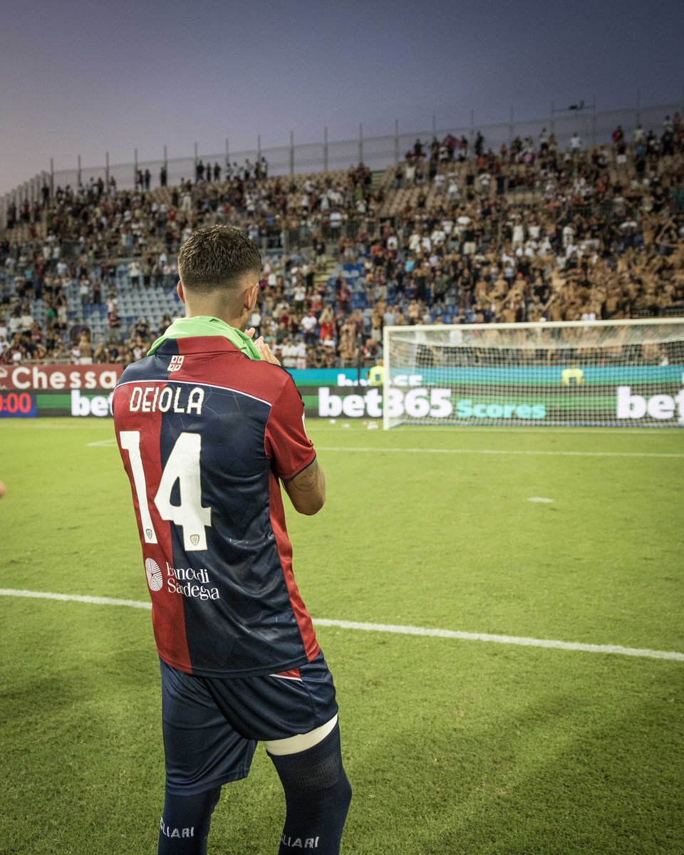 CagliariCalcio's tweet photo. Insieme 🤝❤️💙 https://t.co/KvfLYXRUng