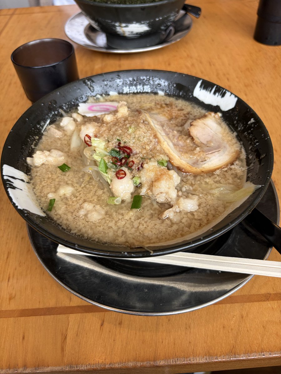schwalbe0502's tweet photo. にゃめラーメン部

昨日のお昼の牛もつラーメンと、食後のアイス https://t.co/j4PKM06gj4