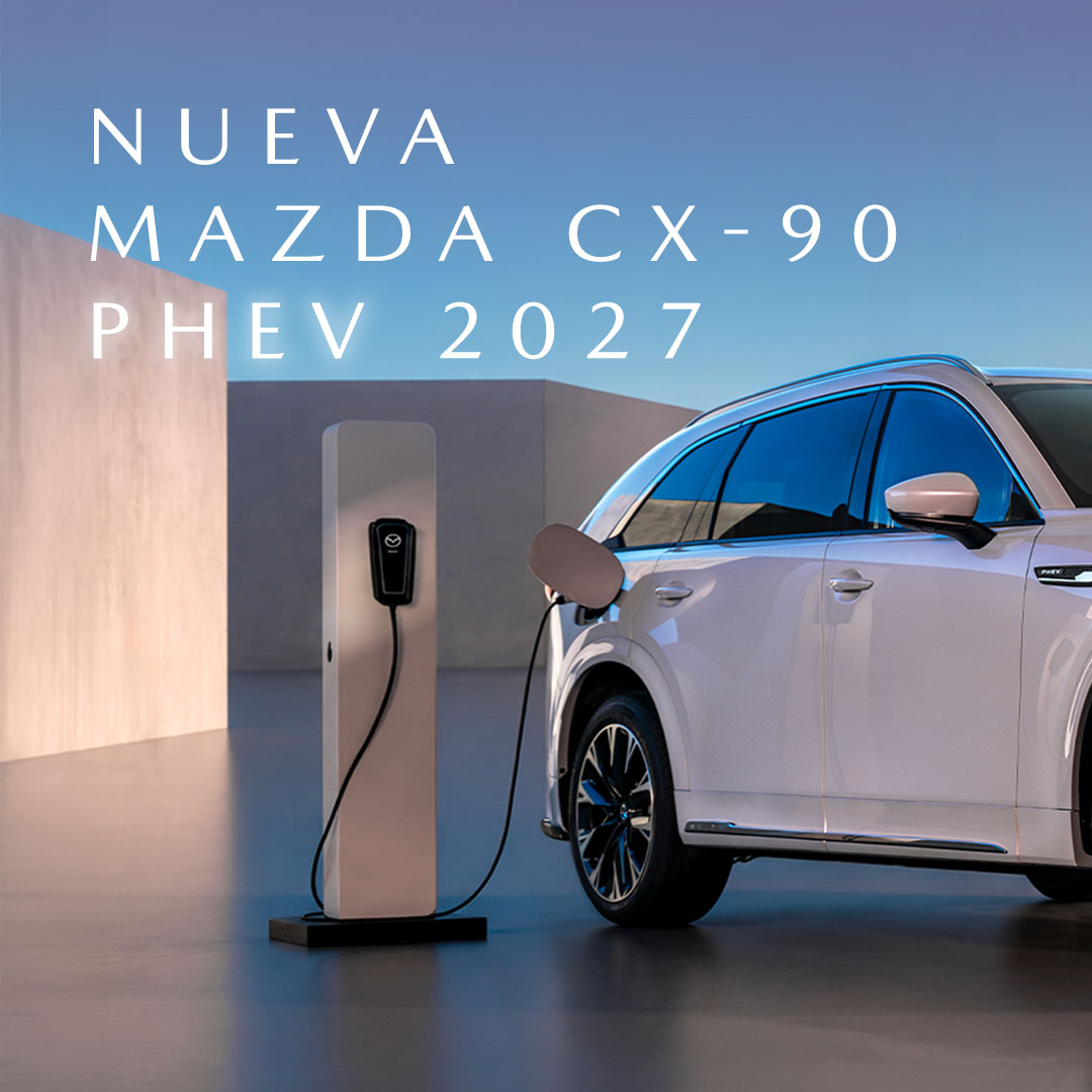 MazdaOficial's tweet photo. La Nueva Mazda CX-90 PHEV 2027, combina un motor de combustión y un motor eléctrico para un manejo eficiente y dinámico. Incluye cargador dual para recargar en cualquier lugar.