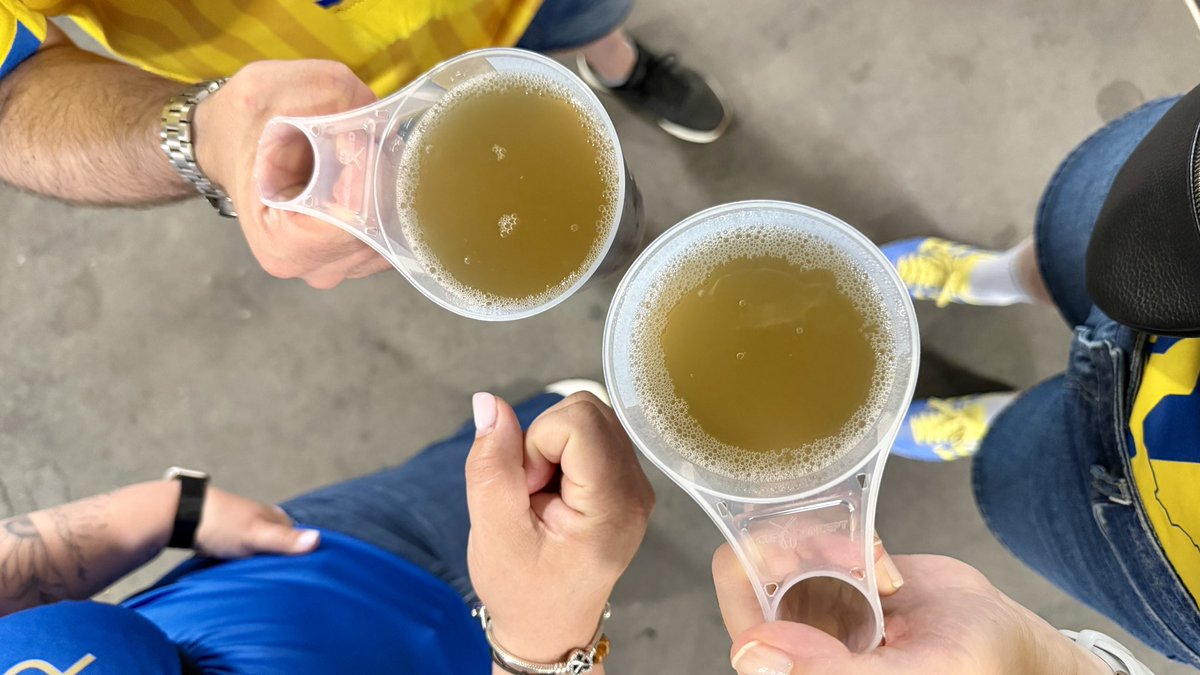 VerenaAusBS's tweet photo. Ein Heimspielbier! 💙💛 #immerblaugelb #ebsboc https://t.co/Wbv8Cc5Qeg