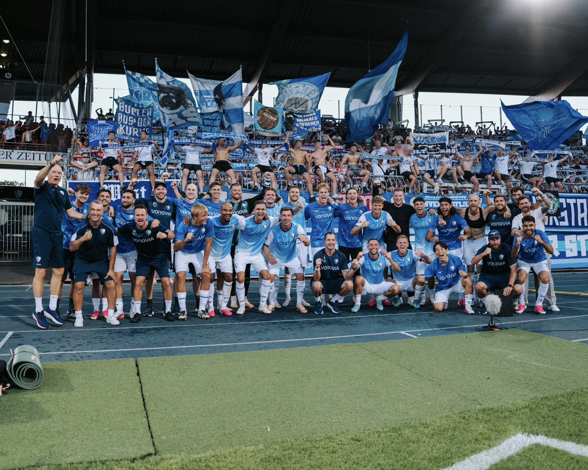 VfLBochum1848EN's tweet photo. Only possible with you! 💙🤍
0-1 #meinVfL #EBSBOC https://t.co/MMfGm5Zp6j