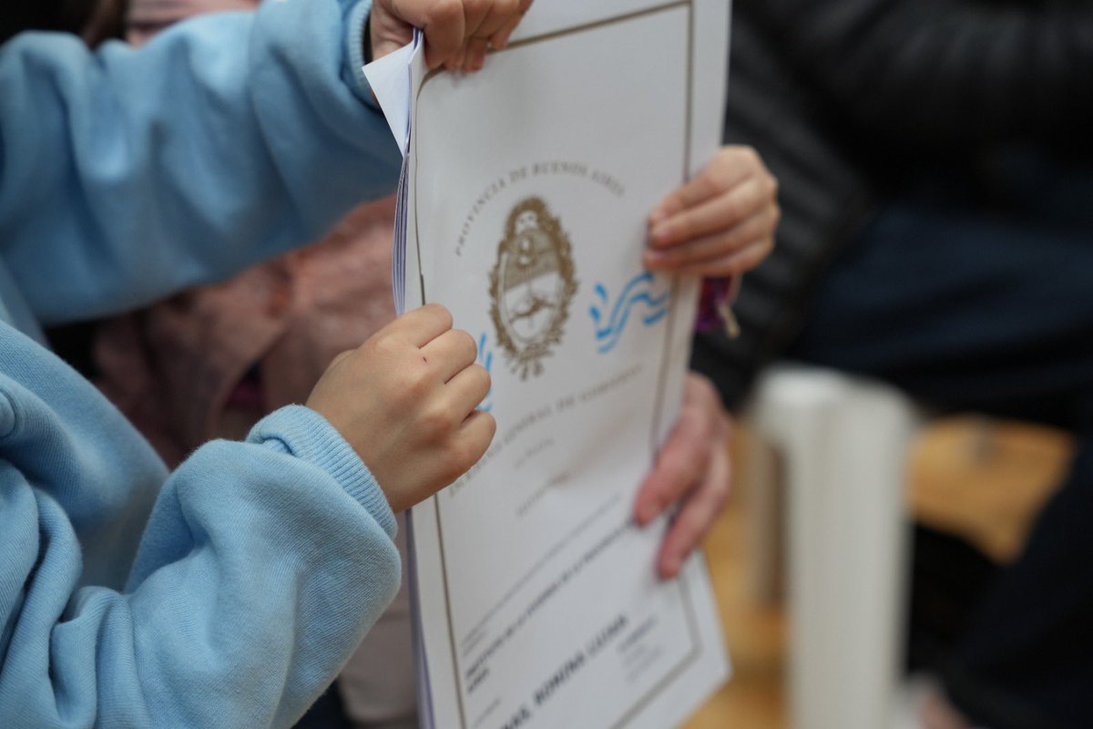 sbatakis's tweet photo. Con esta seguridad jurídica que hoy les otorga el gobierno bonaerense, las familias podrán pensar en su futuro con verdadera libertad. https://t.co/JHYzI55eju