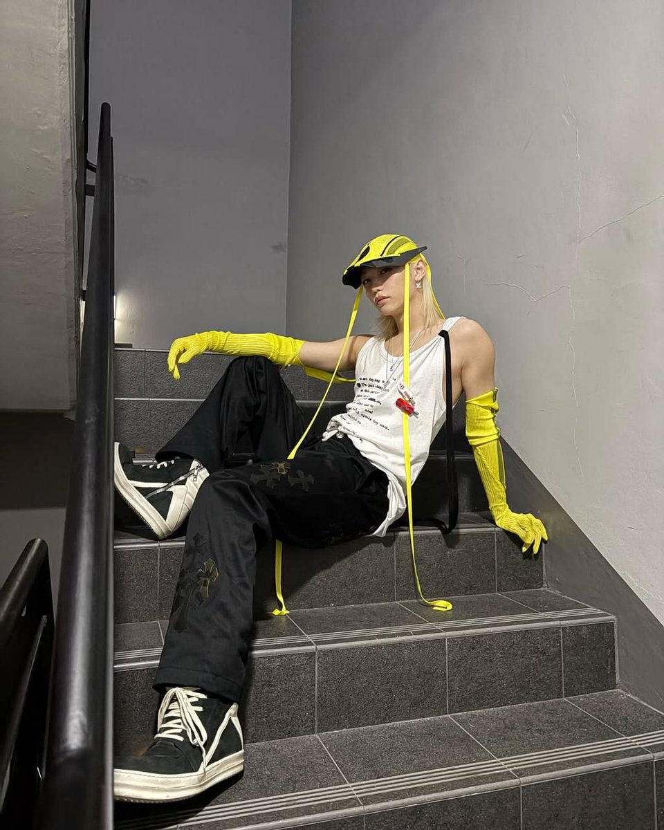 SKZ_Lixiverse's tweet photo. ✨ FELIX FASHION  ✨

Felix is a true style icon. His fluid style means he looks good in absolutely everything.

STAY
reply or qrt with your favourite Felix fashion and looks.

⁠⁠#Felix #필릭스
#스트래이키즈필릭스 https://t.co/LCyEt8AUNW