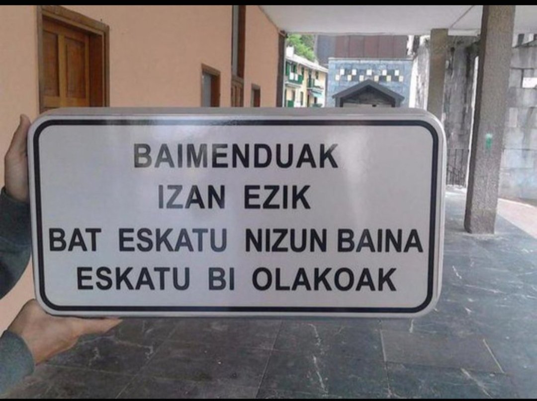 Romn88901184's tweet photo. Antza denez, Ondarroako udaltzaingoak fabrikatzaile bati eskatu zion "BAIMENDUAK IZAN EZIK" bide-seinale bat egiteko, baina geroago, bi beharko zituztela pentsatu zuten...

#EuskaldunenPazientziaInfinitoa
👇 https://t.co/sfdb8N7ZWs
