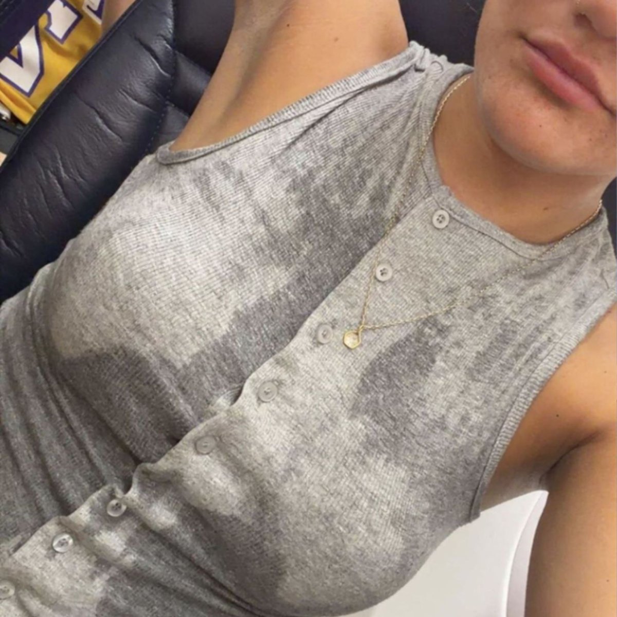 Dexerto's tweet photo. Ryanair passengers stripped off clothes, vomited and passed out after being trapped on a sweltering plane without air conditioning

One passenger said free water wasn't provided, even to those experiencing medical issues https://t.co/jKFUeReJvz