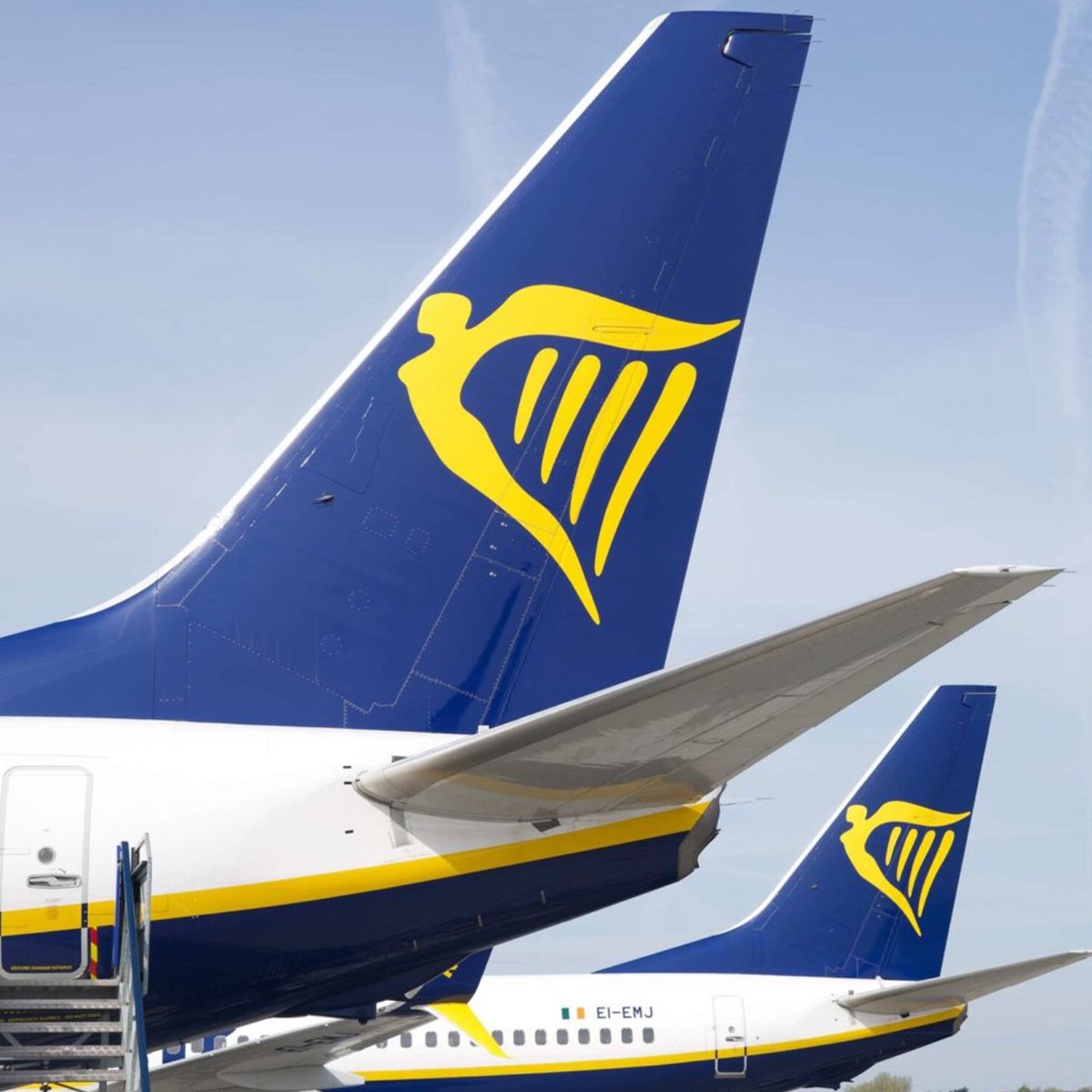 Dexerto's tweet photo. Ryanair passengers stripped off clothes, vomited and passed out after being trapped on a sweltering plane without air conditioning

One passenger said free water wasn't provided, even to those experiencing medical issues https://t.co/jKFUeReJvz