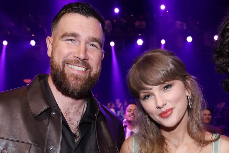 SpotifySwiftie's tweet photo. 💍A 'source' reports EXCLUSIVELY to People magazine that Taylor Swift and Travis Kelce ‘Feel Really Grateful’ and are settling into the next chapter of their life together.

“They’re both just so excited that they’re husband and wife now" https://t.co/8u5HzoKnpH
