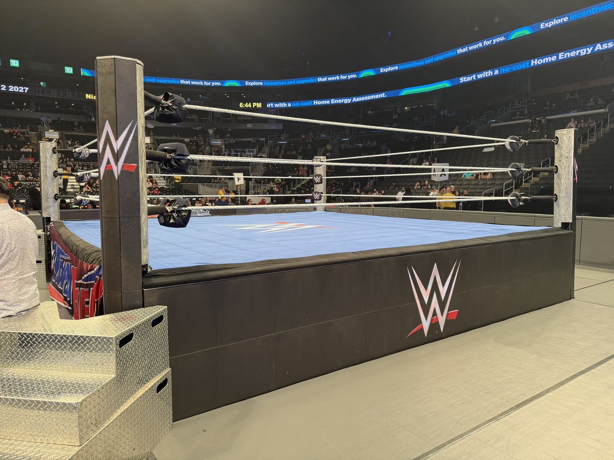 KevinIacoviello's tweet photo. Itโs Friday night!! ๐ฅ๐ฅ๐ฅ #Smackdown #WweBoston
@tdgarden https://t.co/PzTtXJ4O9X