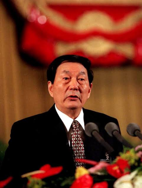 WanjunXie's tweet photo. 据传，朱镕基和胡锦涛接连死亡，尤其是习近平被怀疑是杀害朱镕基和胡锦涛的幕后黑手的情况下，社会大动荡很可能爆发，内战也很可能爆发！大的风暴正在逼近红朝帝国，正在逼近习近平的政权！ https://t.co/A34P3jKlsv
