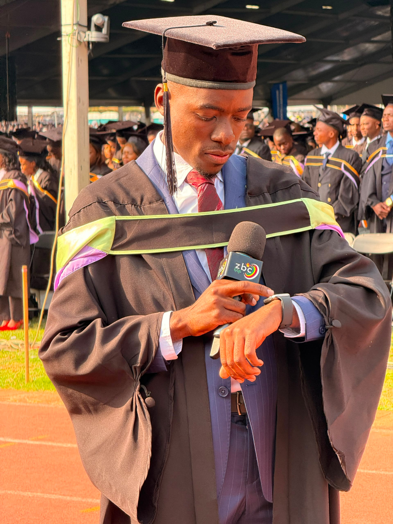 powerfmzimbabwe's tweet photo. "What time is it?" 

Time to collect the degree! ⌚️✨ 
Our very own Taona K officially graduated. 🎓📜  
Degree in hand, radio on lock. 🎓🎧 #Checkmate 

BIG Congratulations! 🥳👑 https://t.co/UENriugBge