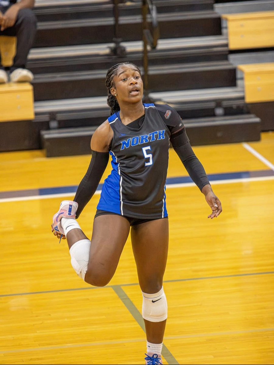 AsiaCharles2027's tweet photo. Basketball may be my first love, but volleyball keeps me competing! 💙🤍

Putting in the work and enjoying every moment of my senior year at North Hardin.

🎓 2027 | 🏀 PG/SG | 🏐 Multi-Sport | 📚 3.5+ GPA

#ClassOf2027 #NorthHardin #MultiSportAthlete https://t.co/KBjLbOsEAx