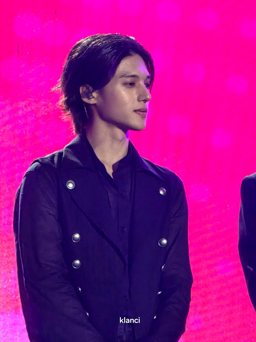 JWYcomfort's tweet photo. CRAZIEST SIDE PROFILE EVER https://t.co/faZ1ucFKXK