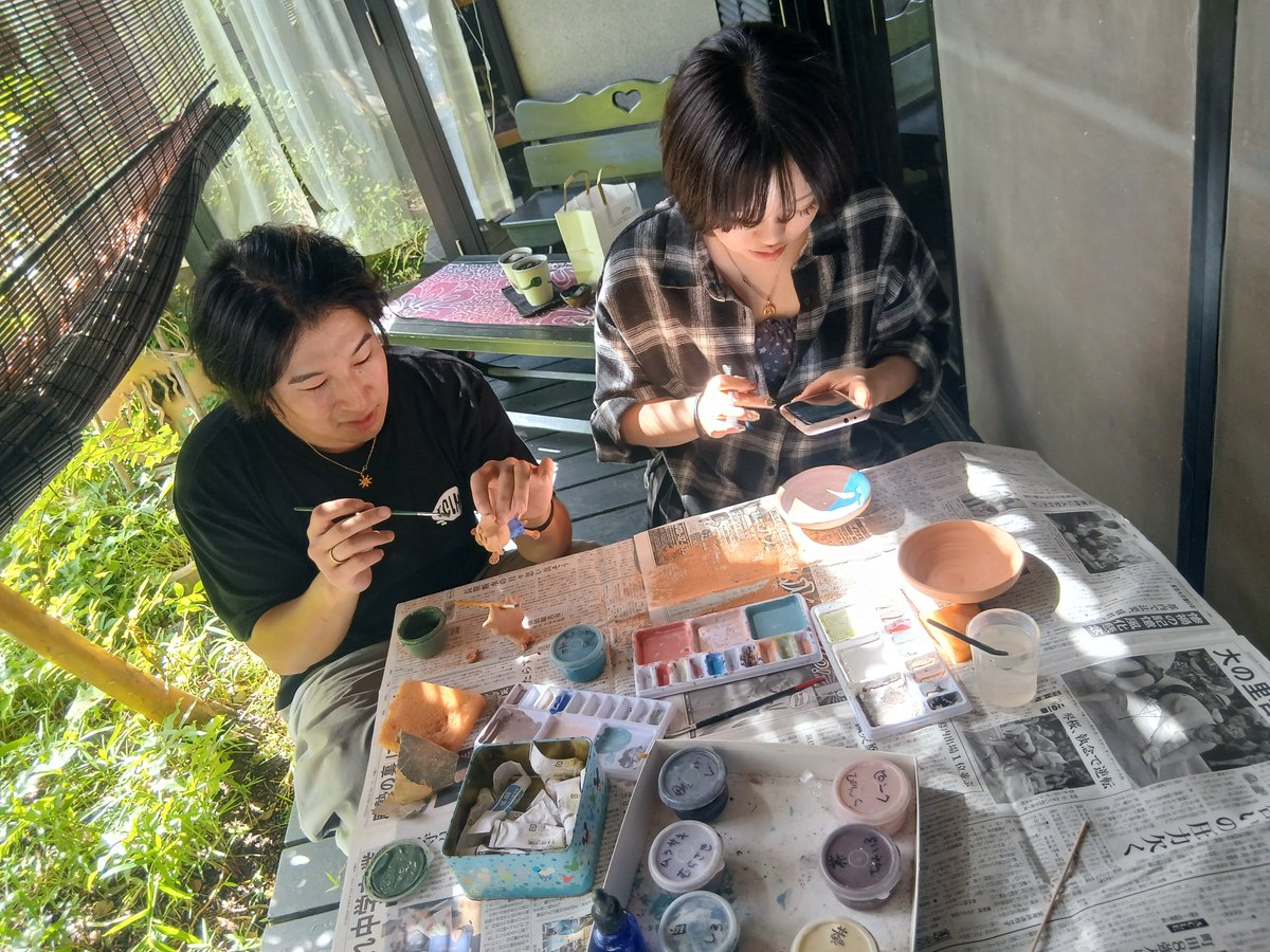 moko917111711's tweet photo. おはよ
御座います
昨日は嬉しいお客様が…🤭ついでに絵付け✨
本日は朝イチ草花園さんへ…
では
今日も
一日です
#陶芸
#焙煎珈琲
#アトリエ赫舎
#moko https://t.co/1BBwzzWK78
