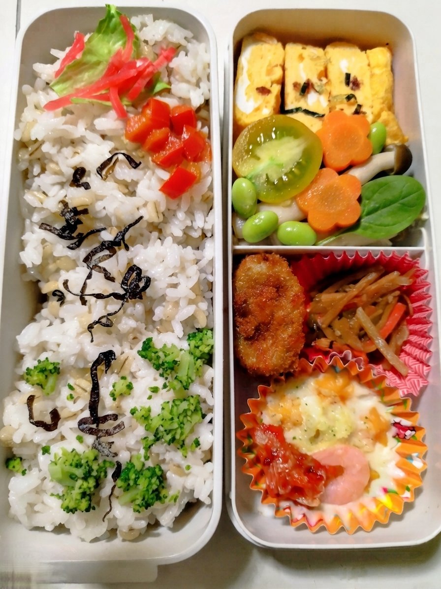 PapaMuming's tweet photo. #おはようございます!土曜日
 曇りの一日　弱雨有り☁️
サービス業の息子の #お弁当　お盆も出勤
#曲 は #イルカ の名曲をカバーしました
とても癒される曲♪
本日もムリなくファイテン😃
#空がある風景 #イマソラ #郡山市 #キリトリセカイ #サラダの国から来た娘  #カバー曲 https://t.co/n4roiABH2q