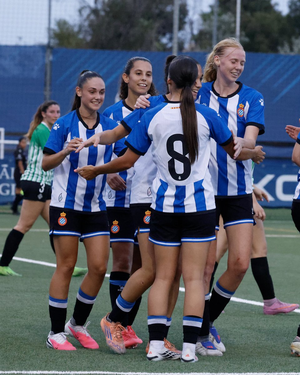 RCDE_La21's tweet photo. ⏹️ Femení B 6-0 Vic Riuprimer

Gran victòria del Femení B en el tercer test de pretemporada davant la Vic Riuprimer 👏

Les d’Adri Albaladejo continuen bones sensacions en aquesta pretemporada. Seguim! 🔥

#RCDEFem #La21 https://t.co/T0mNKeqf1O