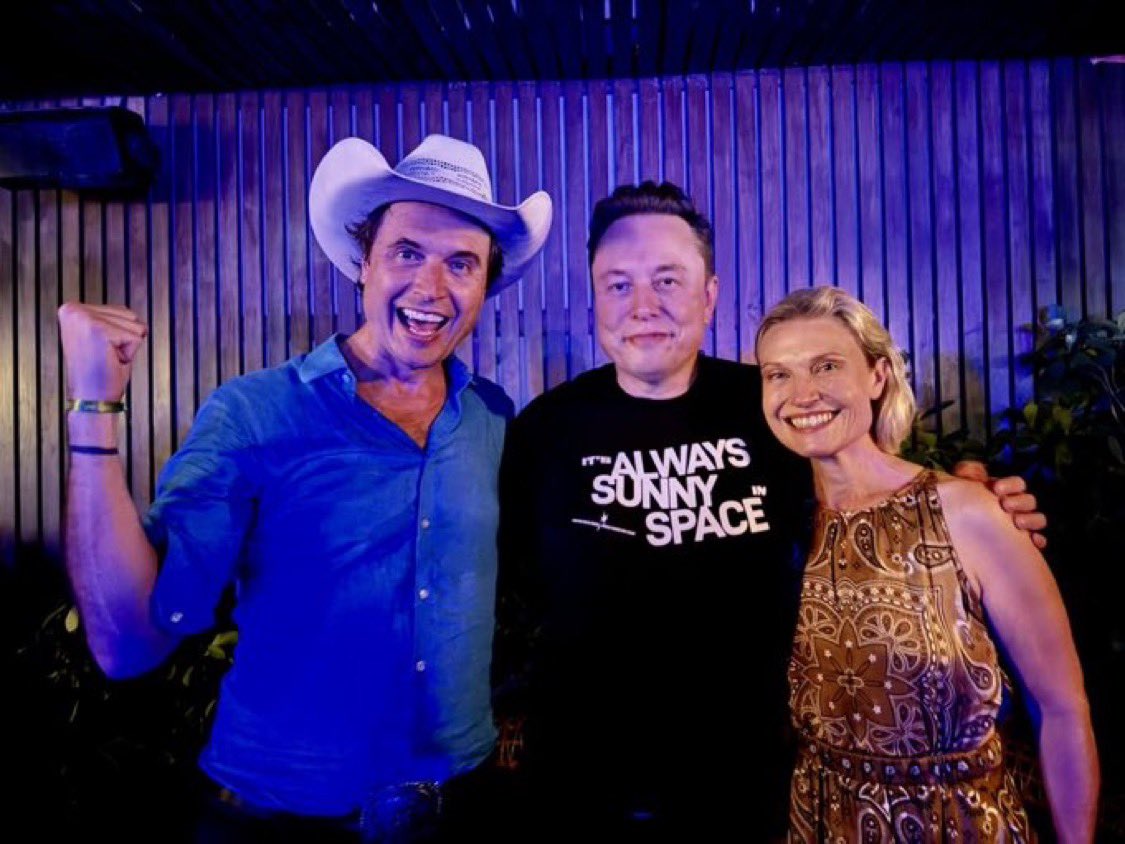 Elon29100's tweet photo. Elon Musk with his brother Kimbal and sister Tosca yesterday at Starbase during the SpaceX IPO.

The big brother is now the world’s first-ever trillionaire! 🚀 https://t.co/TvLaorMtwf