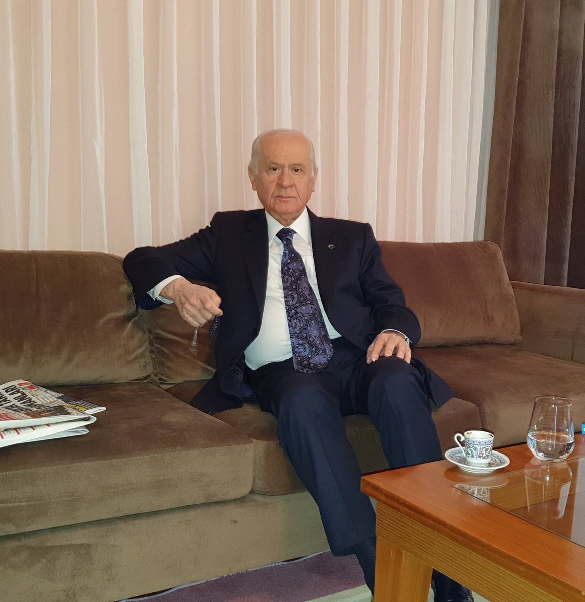 Eyupyildizlar's tweet photo. Geceye bir fotoğraf bırakalım… 🇹🇷

“Önce ülkem ve milletim, sonra partim ve ben.”

Liderimiz Devlet Bahçeli. https://t.co/31fphBJwN6
