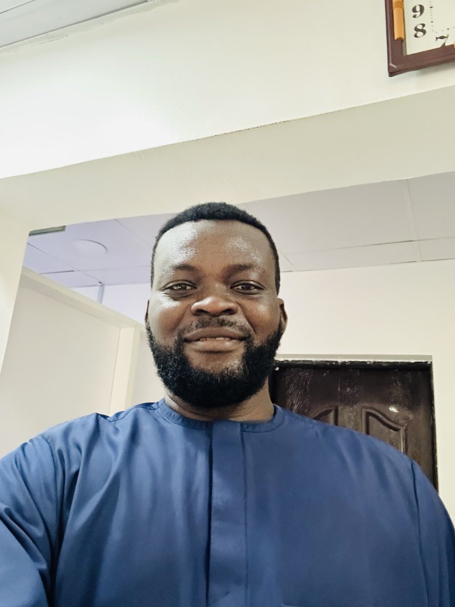 kingridwan123's tweet photo. If hustling works for you, Don't discourage those studying. If studying works for you, Don't discourage those hustling. Street is smart, Book is smart. The goal is to SUCCEED!!! https://t.co/9JXchImLue