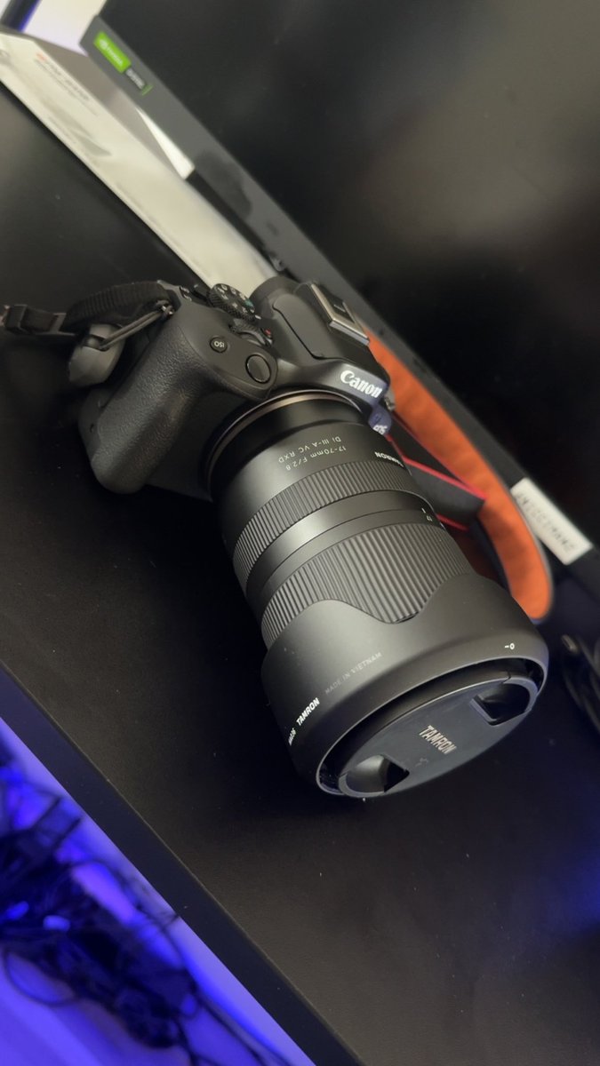 shotbyNicci's tweet photo. Old lens vs new lens https://t.co/LdJOkwexGA