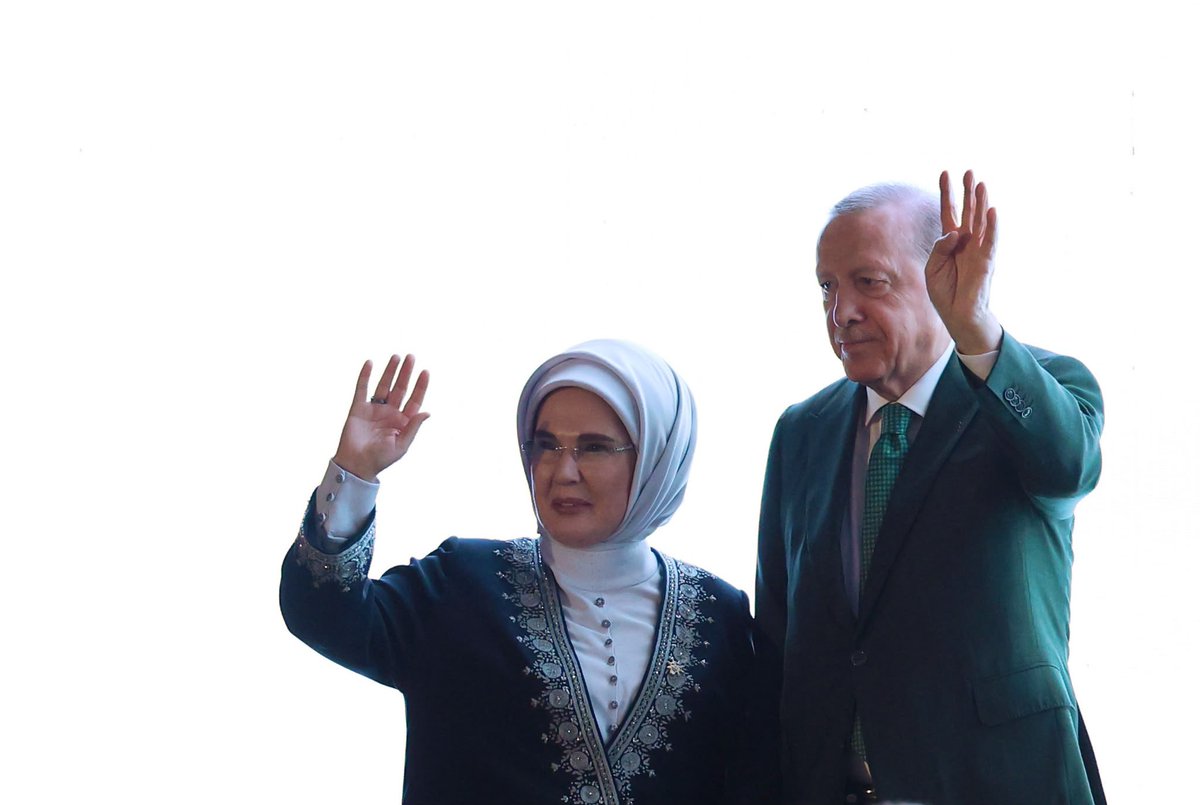 avyusufibis's tweet photo. “Aydınlığa açık, karanlığa kapalı” diyerek yola çıkan AK Parti'mizin bugün 25. Kuruluş yıl dönümündeyiz.

Genel Başkanımız ve Cumhurbaşkanımız Sayın @RTErdogan’ın hitaplarıyla, çeyrek asrımızda, 25. yılımızda tarihe bir not daha düşüyoruz!

AK Parti'miz 14 Ağustos 2001'de nasıl bir dava ruhuyla, coşkuyla, heyecanla kurulduysa bugünde aynı ruhla yoluna devam ediyor.

İşte bu davanın emanetçisi gençler olarak durmadan, yorulmadan çalışmaya devam edeceğiz. 💪🏻

#AKPARTİ25YAŞINDA
#MilletimizleÇeyrekAsır