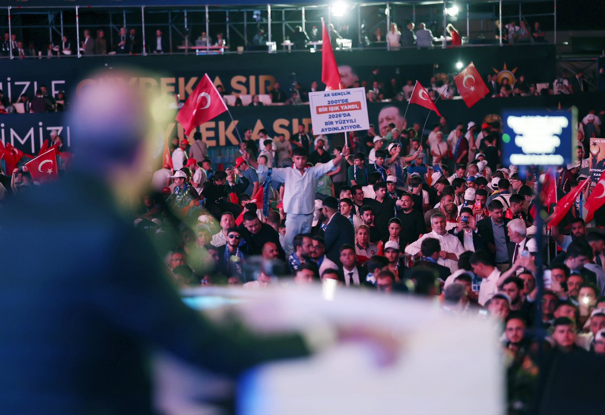 avyusufibis's tweet photo. “Aydınlığa açık, karanlığa kapalı” diyerek yola çıkan AK Parti'mizin bugün 25. Kuruluş yıl dönümündeyiz.

Genel Başkanımız ve Cumhurbaşkanımız Sayın @RTErdogan’ın hitaplarıyla, çeyrek asrımızda, 25. yılımızda tarihe bir not daha düşüyoruz!

AK Parti'miz 14 Ağustos 2001'de nasıl bir dava ruhuyla, coşkuyla, heyecanla kurulduysa bugünde aynı ruhla yoluna devam ediyor.

İşte bu davanın emanetçisi gençler olarak durmadan, yorulmadan çalışmaya devam edeceğiz. 💪🏻

#AKPARTİ25YAŞINDA
#MilletimizleÇeyrekAsır