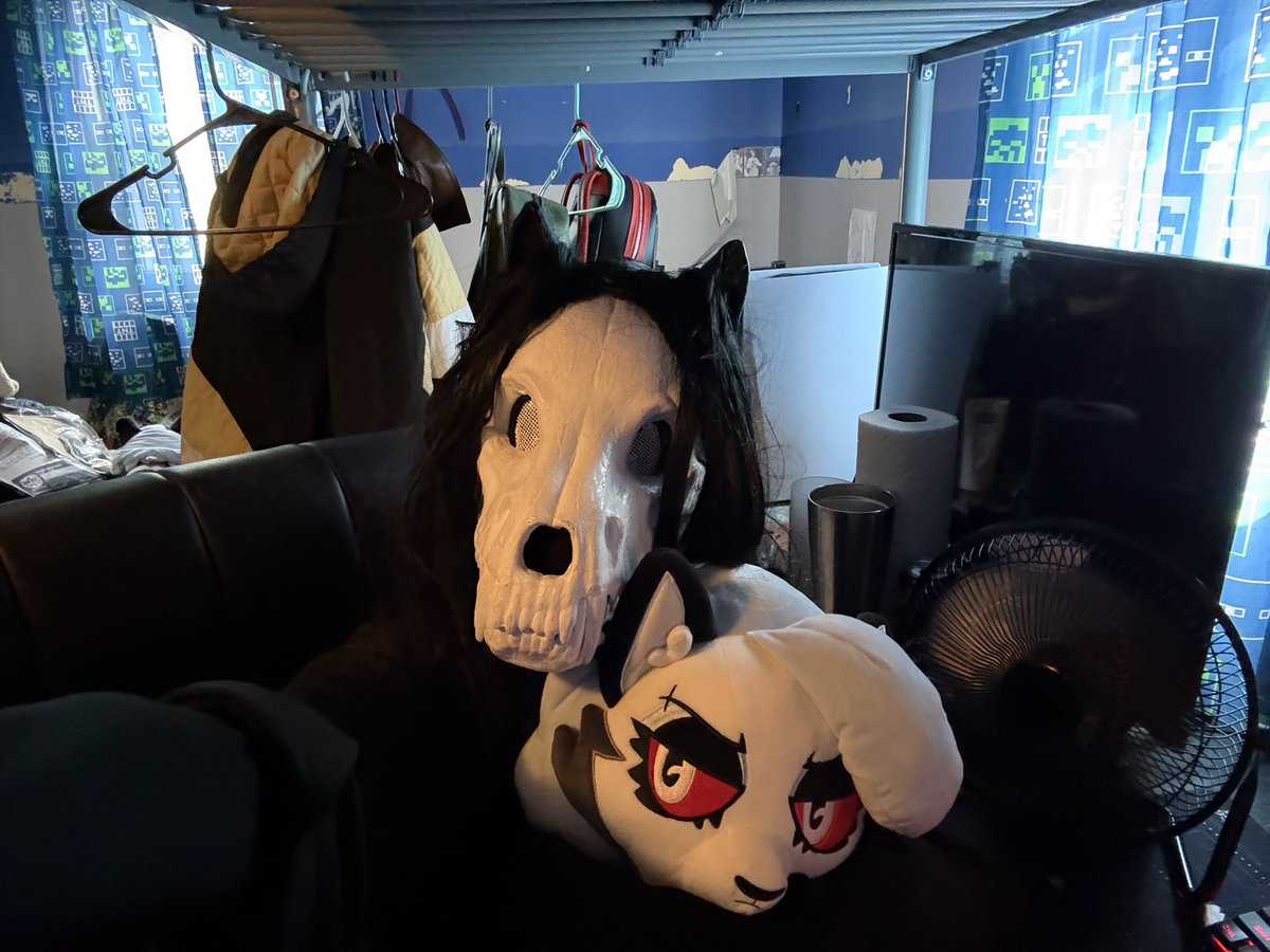 MaLoona09's tweet photo. She likes that Loona plush ❤️ https://t.co/fRUcTW9Hwm