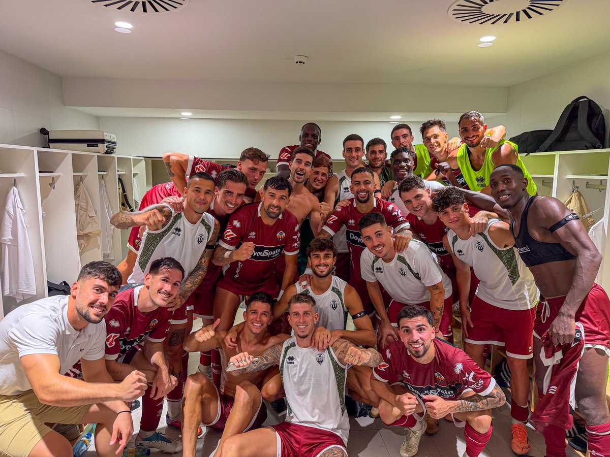 CDCastellon's tweet photo. 📷 La primera foto de ➕3⃣ de la temporada

¡Grande, EQUIPO!

#PPO👂 https://t.co/pKk9ubRJKI