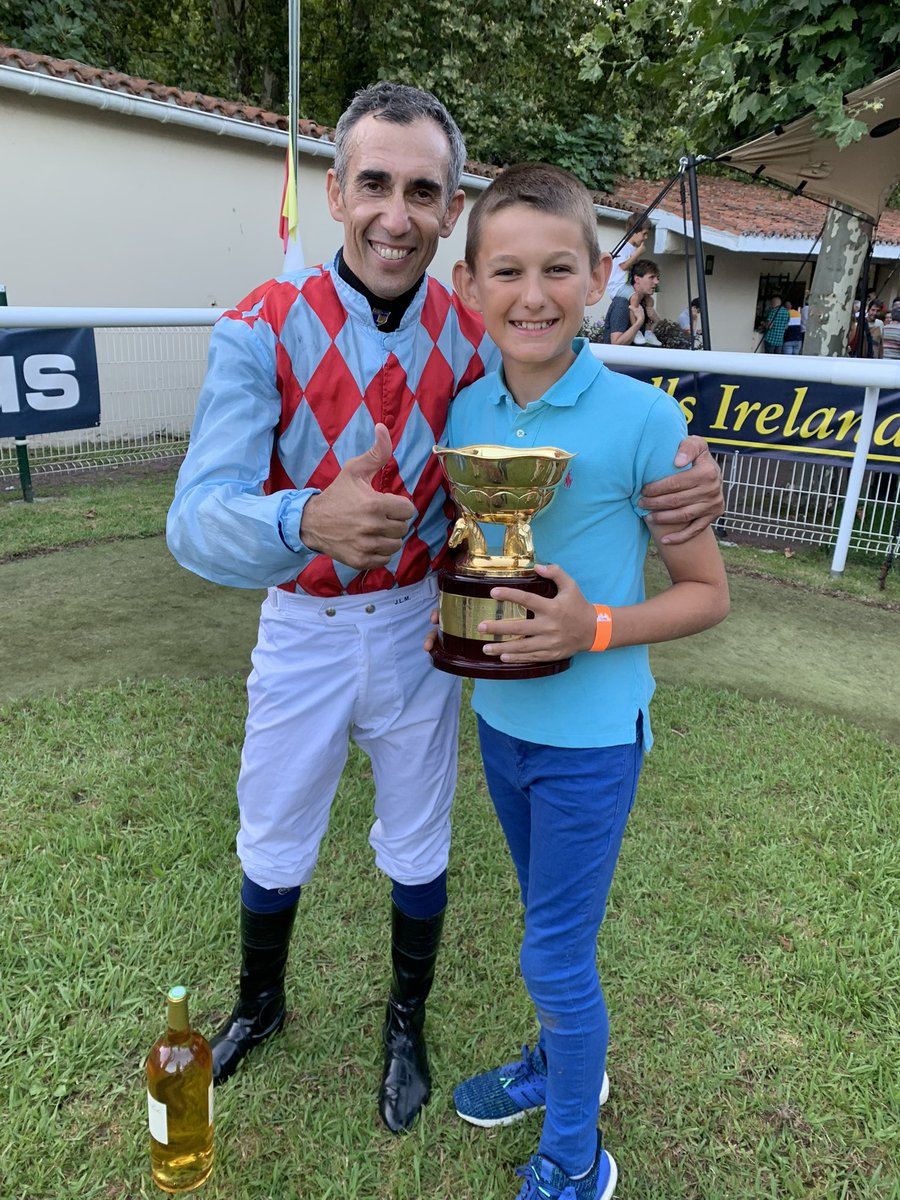 JockeysRoom's tweet photo. @JamesMakey1917 @EdDunlopRacing Un día que nunca olvidaré y un placer formar parte del equipo ganador.
Vigilar todos los detalles contribuyó mucho aquí.
José se entendió perfectamente y @EdDunlopRacing en seguida supo lo que había que hacer.
Fotos @SalvaMaroto3 https://t.co/3MY3wlUu68