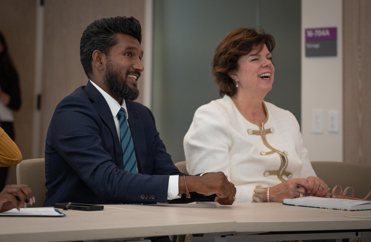 UnityHealthTO's tweet photo. Yesterday, Deborah Richardson, Deputy Minister of Health; Vijay Thanigasalam, Associate Minister of Mental Health &amp; Addictions; &amp; Michael Hillmer, Assistant Deputy Minister of Digital &amp; Analytics Strategy, visited St. Michael’s to see how we’re advancing health w/ data &amp; AI 🚀 https://t.co/BeydWVTCOx