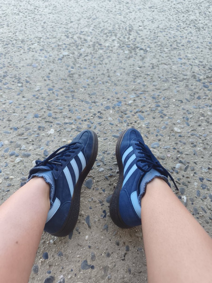 ImperatriceMat's tweet photo. J'ai bien chaud dans mes nouvelles chaussures 🥵 https://t.co/ztvr6Sk7yH
