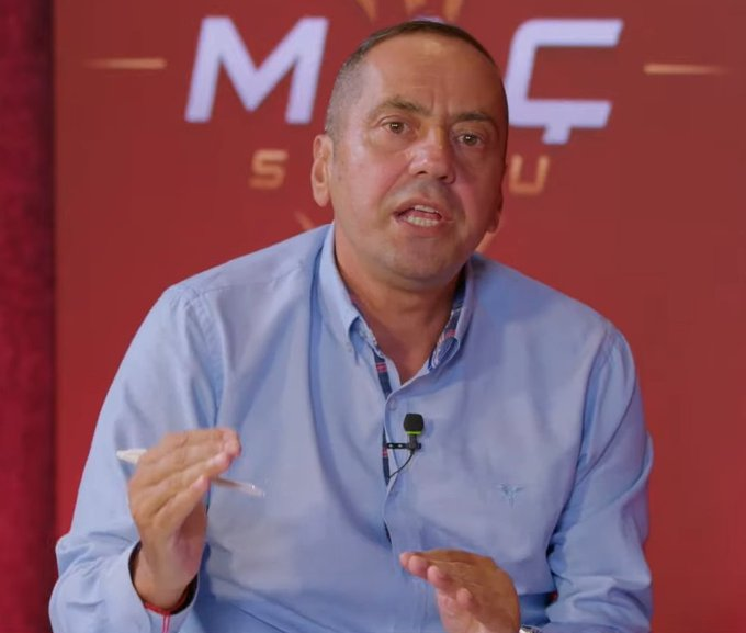 ONLYGS00's tweet photo. Haluk Yürekli: "Nerde abi Okan Hoca, Okan hoca yardımcılarına sahip çıkamıyor. Lider olarak sen çözeceksin, 3 gündür Galatasaray'da teknik heyetin lisansları çıkmıyor. Neden? Sözleşme imzalamadılar.  Sözleşme imzalamıyorsanız kapı orda diyecek bir tane yönetici yok mu?" https://t.co/LpMRkgScGJ