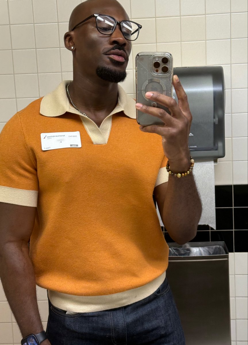 King_Wayde_'s tweet photo. Your favorite flight attendant qualified to take yall around the world for another year! ✈️😘 https://t.co/aCgLb8Cc41