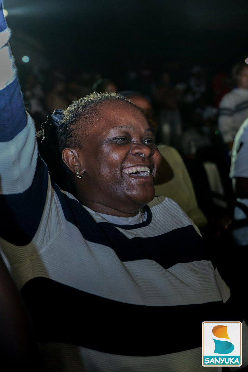 sanyukatv's tweet photo. The crowd is fully immersed in the moment, singing along and soaking in every note at the #VeryWeeloConcert.
#SanyukaUpdates https://t.co/5toMreIbdy