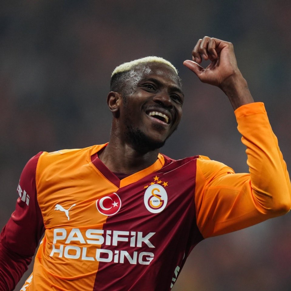 kontrasports's tweet photo. 🗣️Osimhen: “Bu sene takımı tek başıma sadece bir yere kadar götürebilirim. Umarım beni duyan birileri vardır..” https://t.co/U9CBriR8Aw