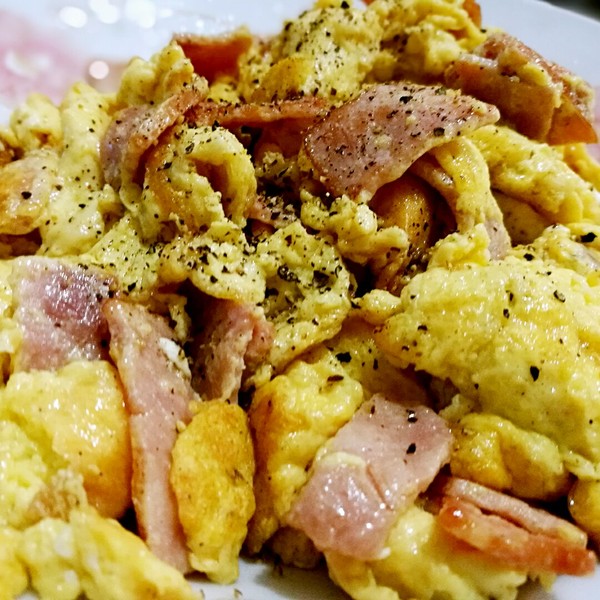 Novaya_Igra's tweet photo. Just had the most cozy homemade breakfast—fluffy scrambled eggs, crispy bacon, and a hot cup of latte to start my day right! https://t.co/4UHKnoisk3