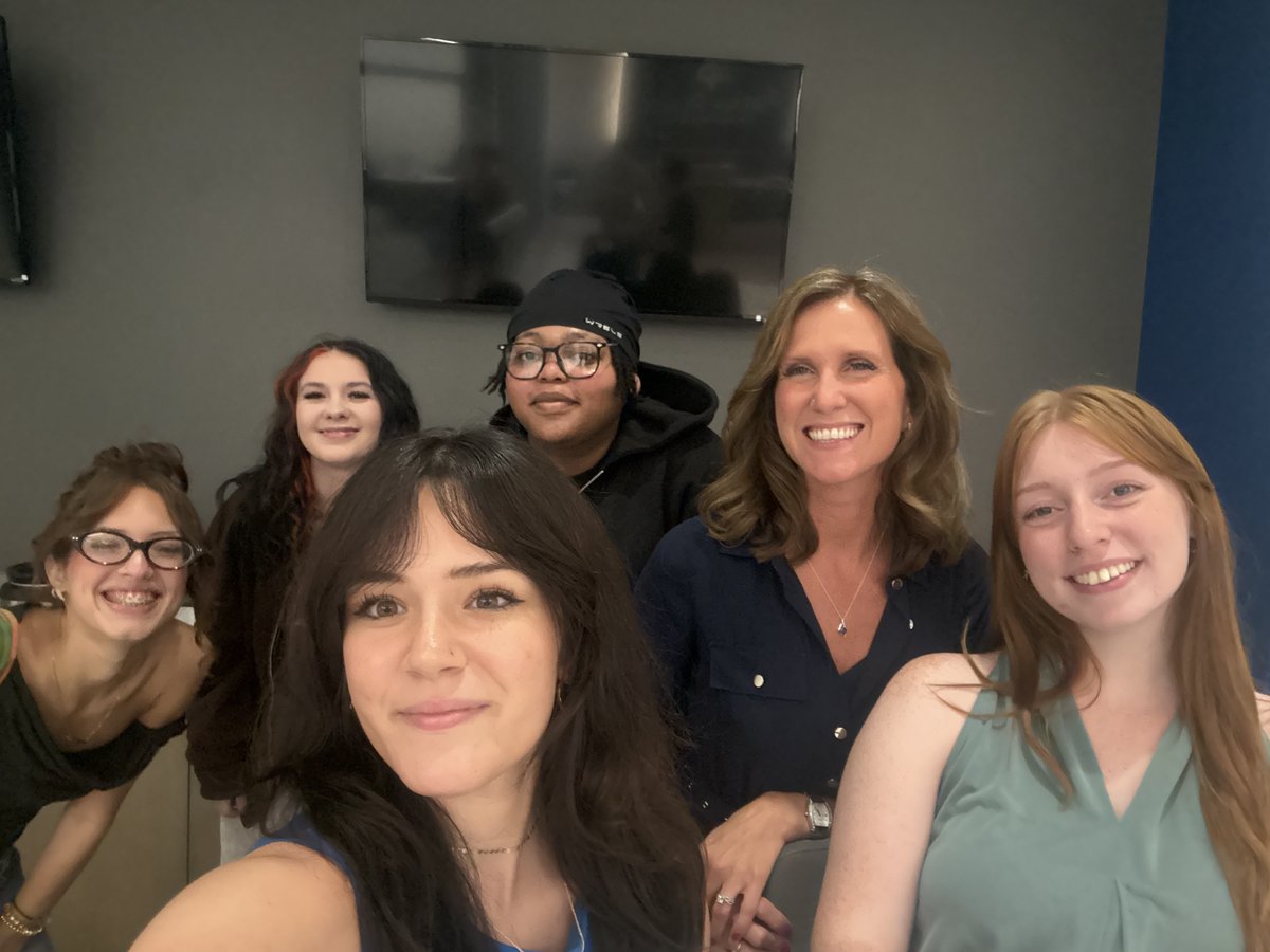 LiveVenueTower's tweet photo. Good food, great company, and plenty of tacos!! We loved getting together with our residents for some Thursday fun!!

#TacoThursday #VenueTower #ResidentLife #GrandRapids https://t.co/ptD6ERBoYL