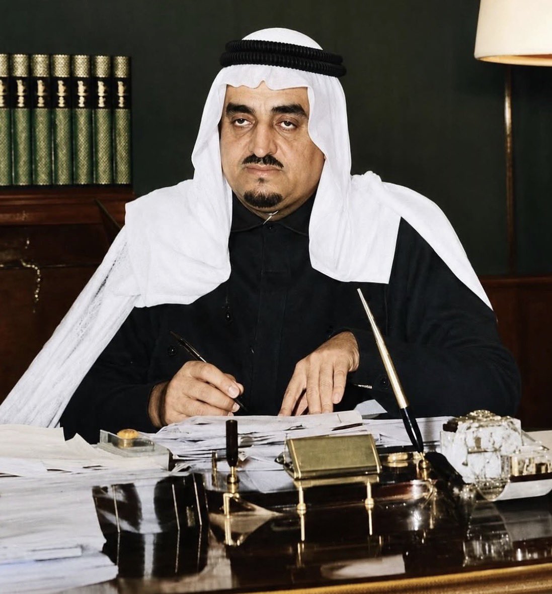 ksa_9w's tweet photo. "الذي يهمنا بالدرجه الأولى هو كيف أن نجعل المواطن والمواطنه السعودية سعداء في هذا البلد"

- الملك فهد بن عبدالعزيز "رحمه الله"❣️ https://t.co/WgGsrZDICm