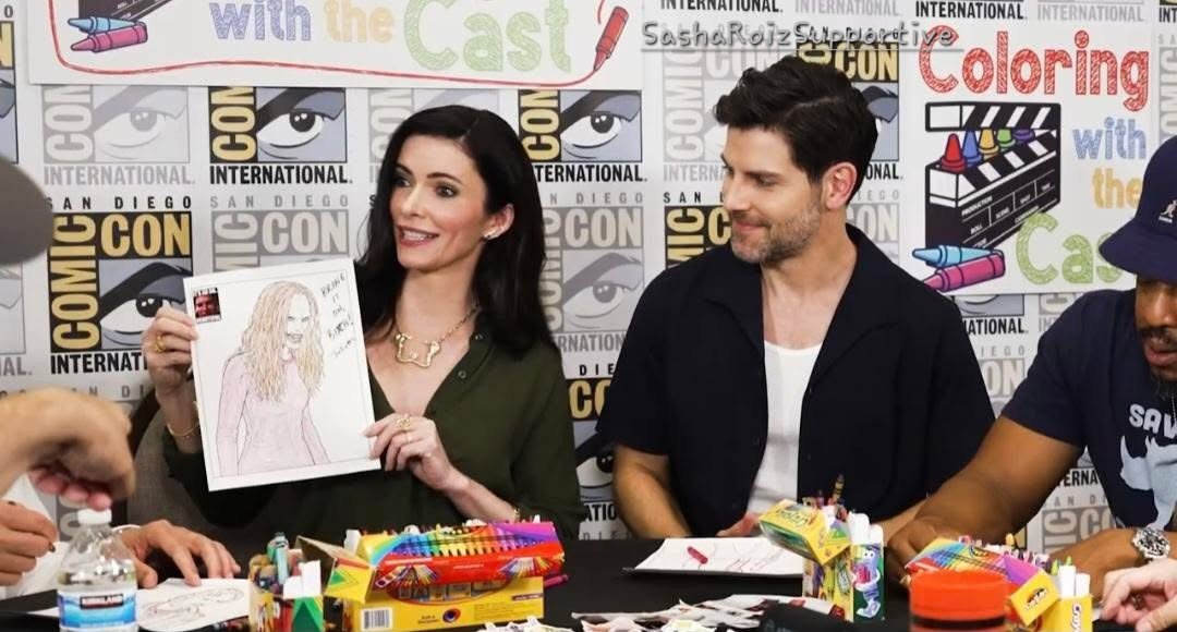 PiliTF's tweet photo. Coloring with the Cast of #Grimm 15th Anniversary @grimmpeacock @Comic_Con @nbc 
#bringbackgrimm #sasharoiz #mrsasharoiz #silasweirmitchell #bitsietulloch #davidgiuntoli #reggielee #breetuner #russellhornsby 
Via Review Nation on YouTube 
https://t.co/hphG6G6Acb https://t.co/bWl8ogO8XM