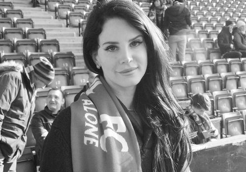 lanastanpic's tweet photo. lana del rey https://t.co/XiIGm2RidZ
