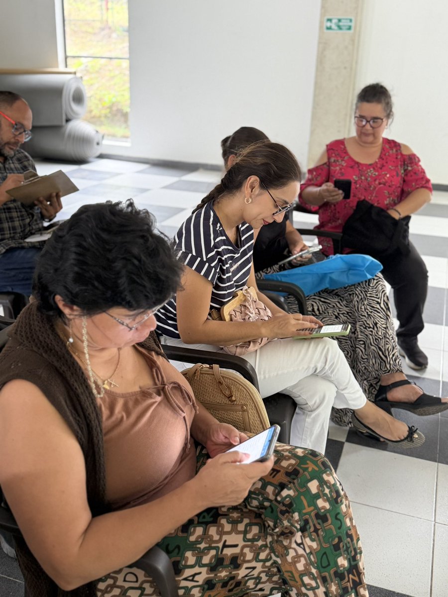 SecGobCundi's tweet photo. #Megatoma|| Como parte del Plan Integral de Seguridad y Convivencia de Cundinamarca #PISCC, caracterizamos las propiedades horizontales de #LaVega para identificar las dinámicas de sus problemáticas internas y externas y fortalecer las acciones de prevención y seguridad. https://t.co/pdFeNtrCFI