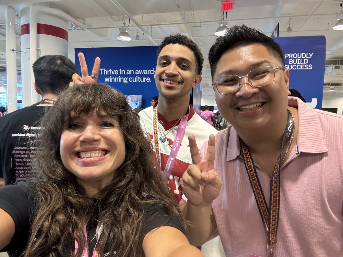 RoxanaCodes's tweet photo. I love running into friends from different parts of the tech community. 🥰
So great to hang with the resilient coders, 100devs, Torcers, and LGT!
@LivSterlingDev, Cal, @CodeAndCrochet, @Devchicajas, @lucipas_ 🔥🔥🔥
@RenderATL #renderATL https://t.co/nePh2RIS7a