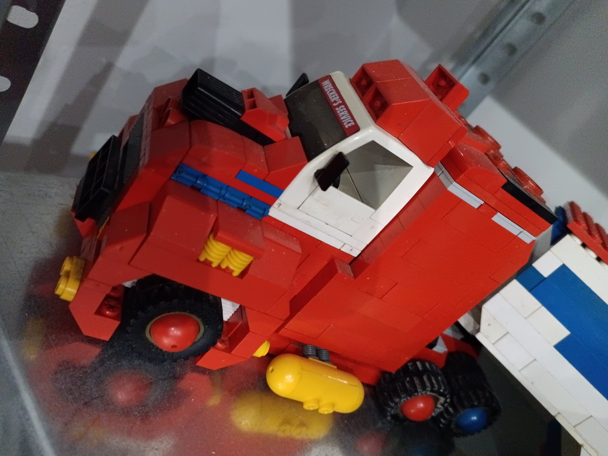 Oscarmasu's tweet photo. @gomezdetejada Yo, desde los robots que se transformafan en vehículos, helicóptero y otras cosas, hasta vehículos lunares, barcos, etc. De hecho, de todos esos, me hice un camión totalmente personalizado. https://t.co/AoHs9muRbT