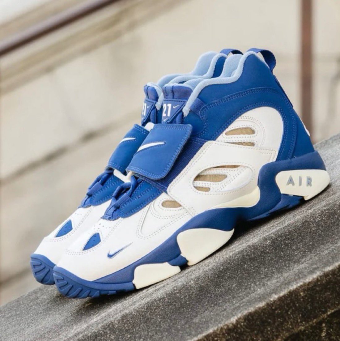 snkr_twitr's tweet photo. AD: TOP DEAL at $90
Nike Air Diamond Turf II 'Royals'

Finishline https://t.co/HLPnHfR7R7
Use code FNL10

JDsports https://t.co/ggzhRvUoxX
Use code JDS10

Use STATUS Rewards https://t.co/4SeIybiLKc