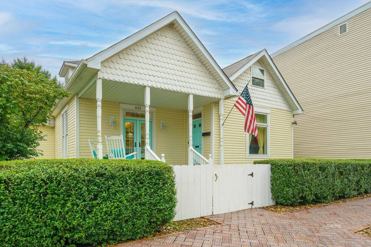 AthensOHRealtor's tweet photo. New Nelsonville listing with serious wow factor 👀  

3 bed, 3 bath, 2711 sq ft, lovingly restored 1900 home with modern finishes, walk-in pantry, and a comfy main-floor suite.  

Updated homes like this are rare here.  
https://t.co/68o6aFUW2d  

#Nelsonville https://t.co/BKqHIKqXwe
