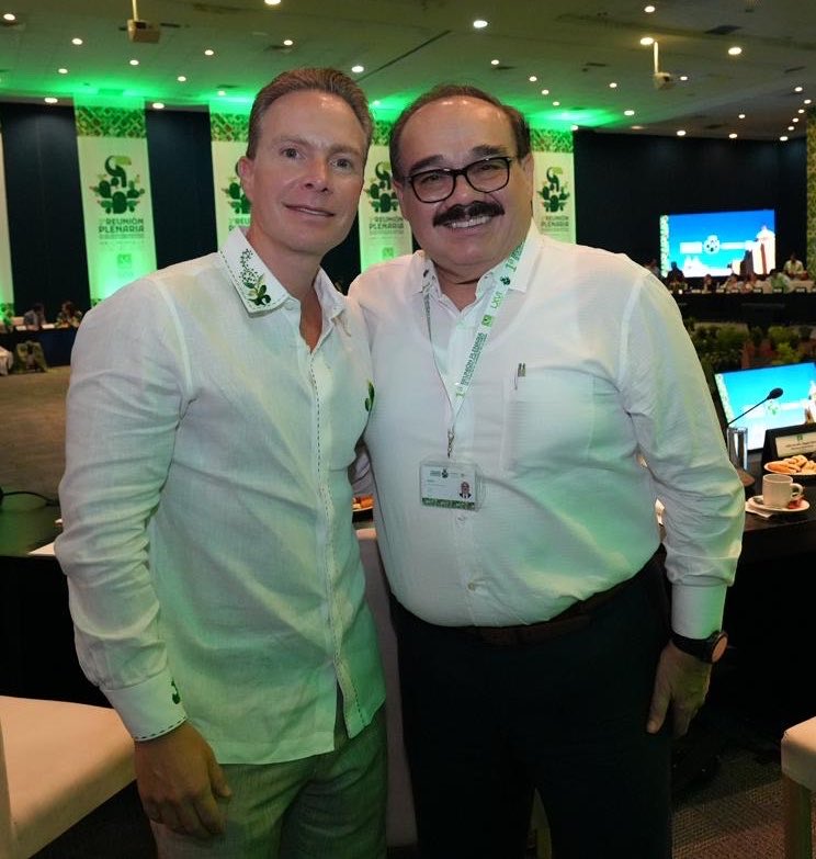 VelascoM_'s tweet photo. Felicito mucho a mi querido compañero Senador de la República @jc_ramirezmarin quien hoy celebra su onomástico. Gran parlamentario, legislador y político conciliador, le deseo siempre mucha salud y éxitos en su vida.
Fuerte Abrazo!!! https://t.co/dB5Yc2bSN6