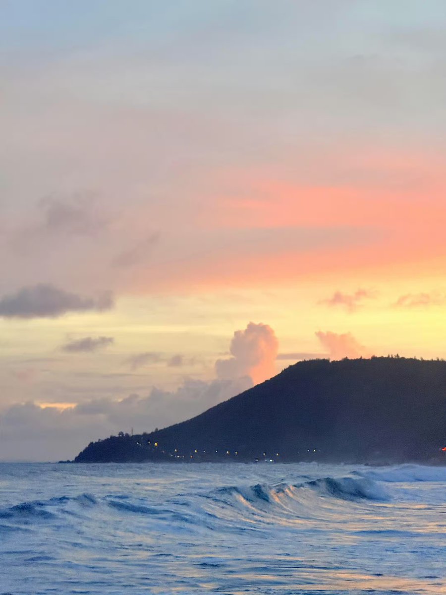 Hunterwerewolf3's tweet photo. Just stumbled on a hidden coastal cove at sunrise—pink skies, calm waves, and not a single crowd. This is the travel magic we all chase. https://t.co/mPVURyKj14
