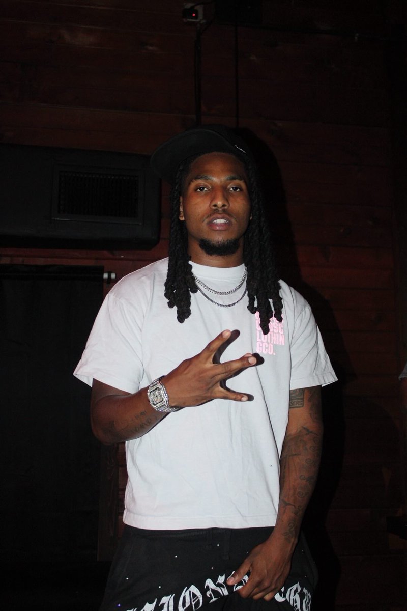 Telly2livee's tweet photo. IF she going she going #fwtx #atx #viral https://t.co/CKGML93MXI