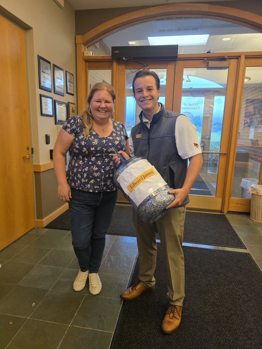 VOChannahon's tweet photo. If you missed drop off, you can still bring your tabs to the Channahon Citizen Police Academy information booth @ Three Rivers Fest, just north of the food runway.
#PopTabChallenge #RonaldMcDonaldHouse #CommunityGiving #Channahon #MakeADifference https://t.co/sWW6BqDOPb
