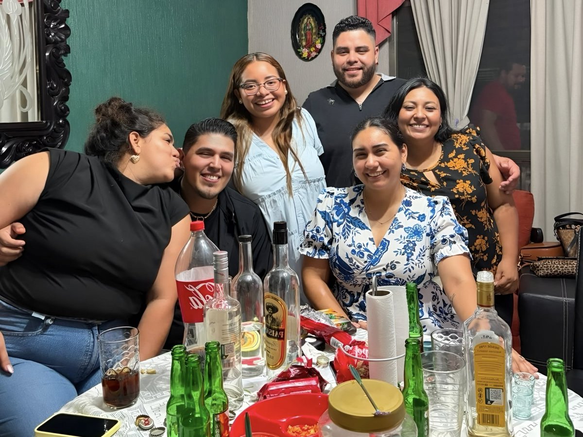 karelgerardo's tweet photo. Que la buena compañía jamás nos haga falta… salud 🍻 https://t.co/LHDGCHKrPf